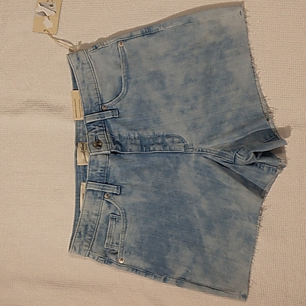 Universal Thread Size 10‎ High Rise Midi Vintage Acid Wash Raw Hem Shorts